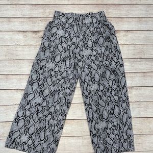 Snake Skin Print Capris